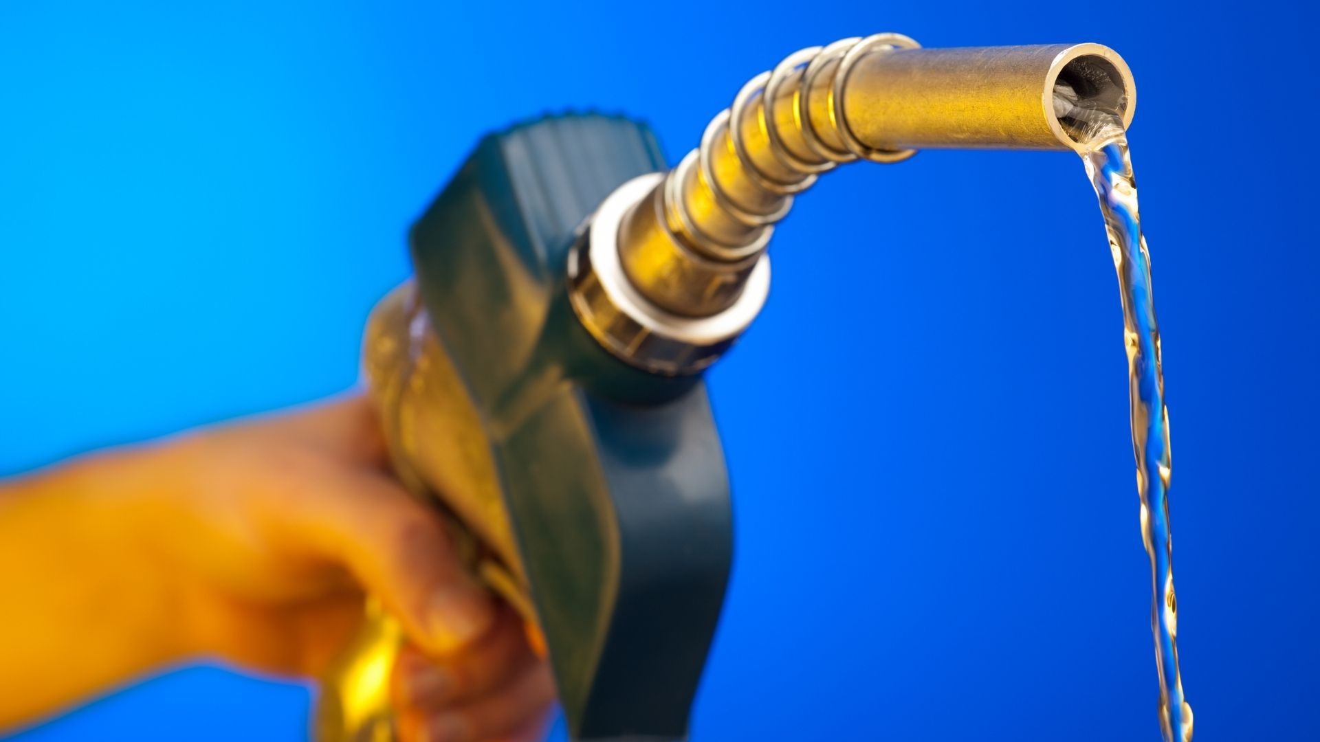 Venta ilegal de combustibles preocupa a distribuidores y autoridades