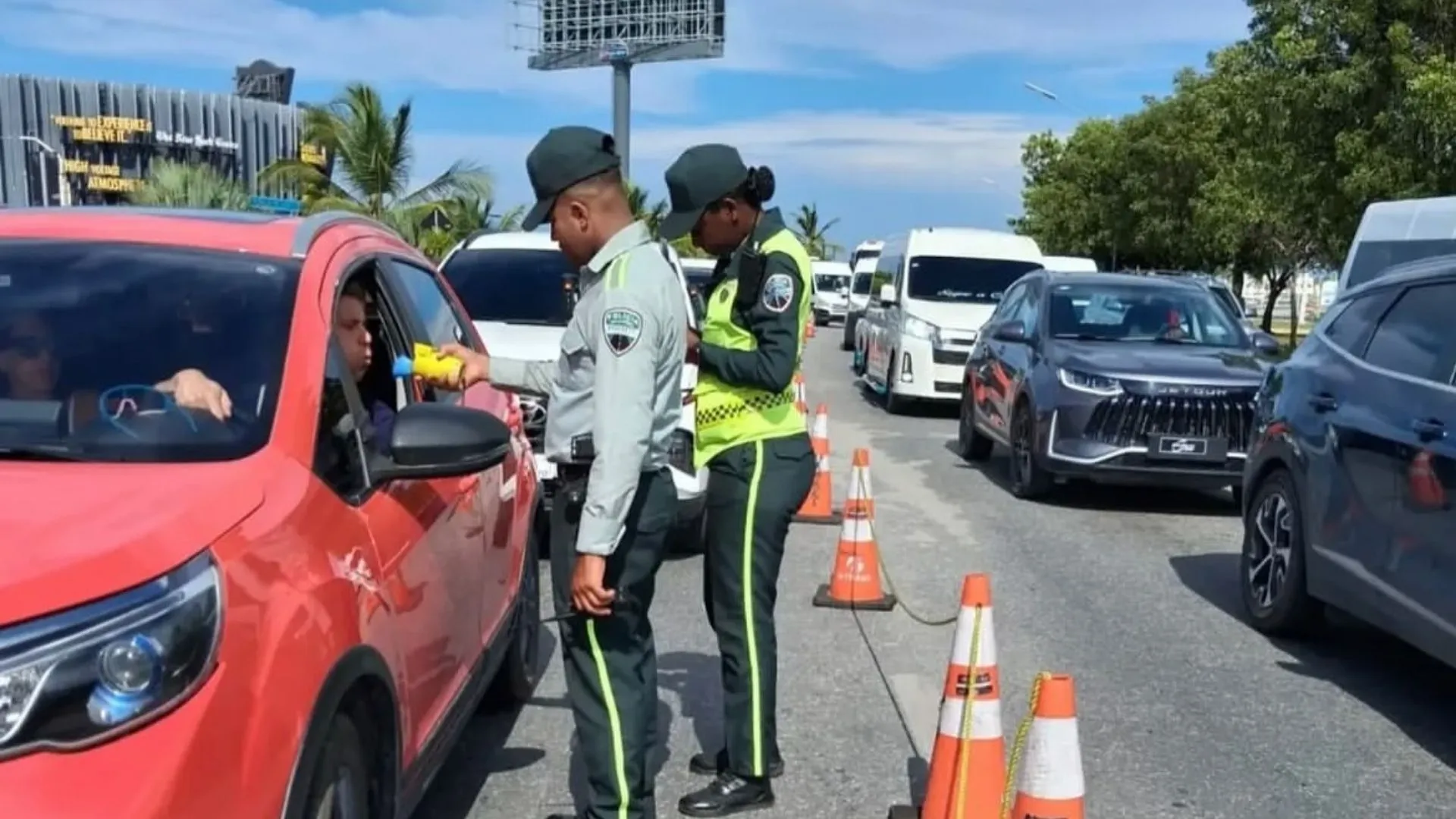 DIGESETT intensifica controles en Punta Cana: fiscalizan cientos de conductores y retienen vehículos