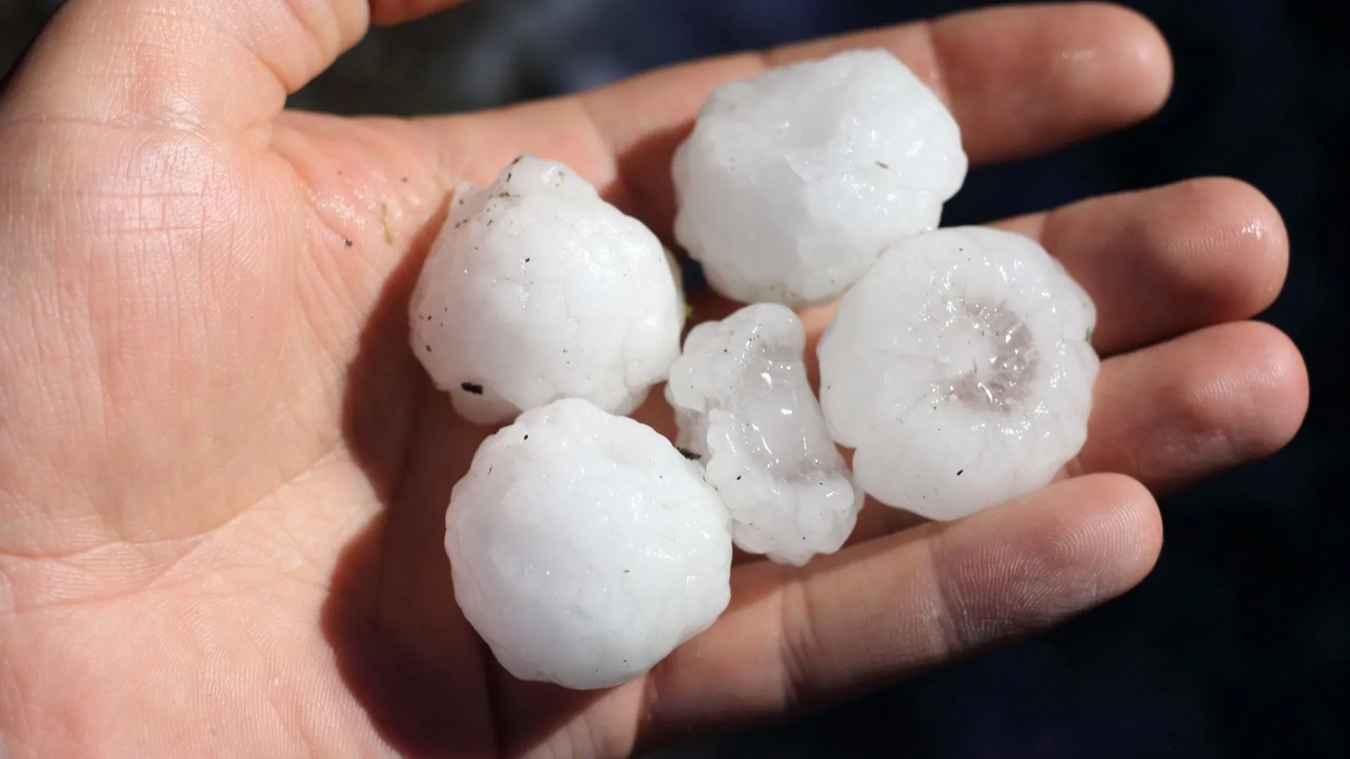 Tormenta de granizo azota Asunción: autos, techos y suministro eléctrico sufren graves daños