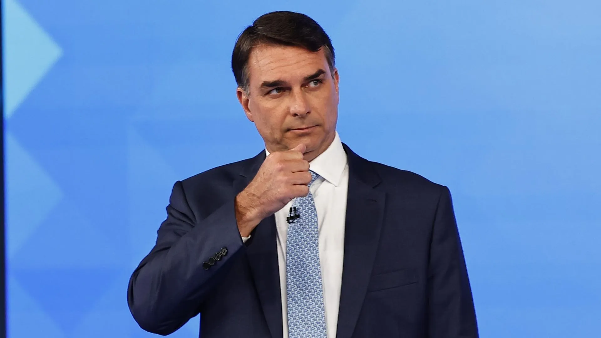 Flávio Bolsonaro se autoproclama “presidente electo de Brasil” tras exiliarse en EE.UU.